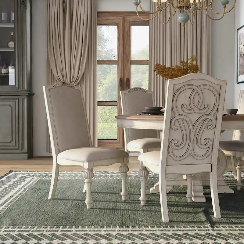 Ensemble de salle à manger rond 7 pièces Caelum Farmhouse, recouvert de tissu blanc, par The Gray Barn